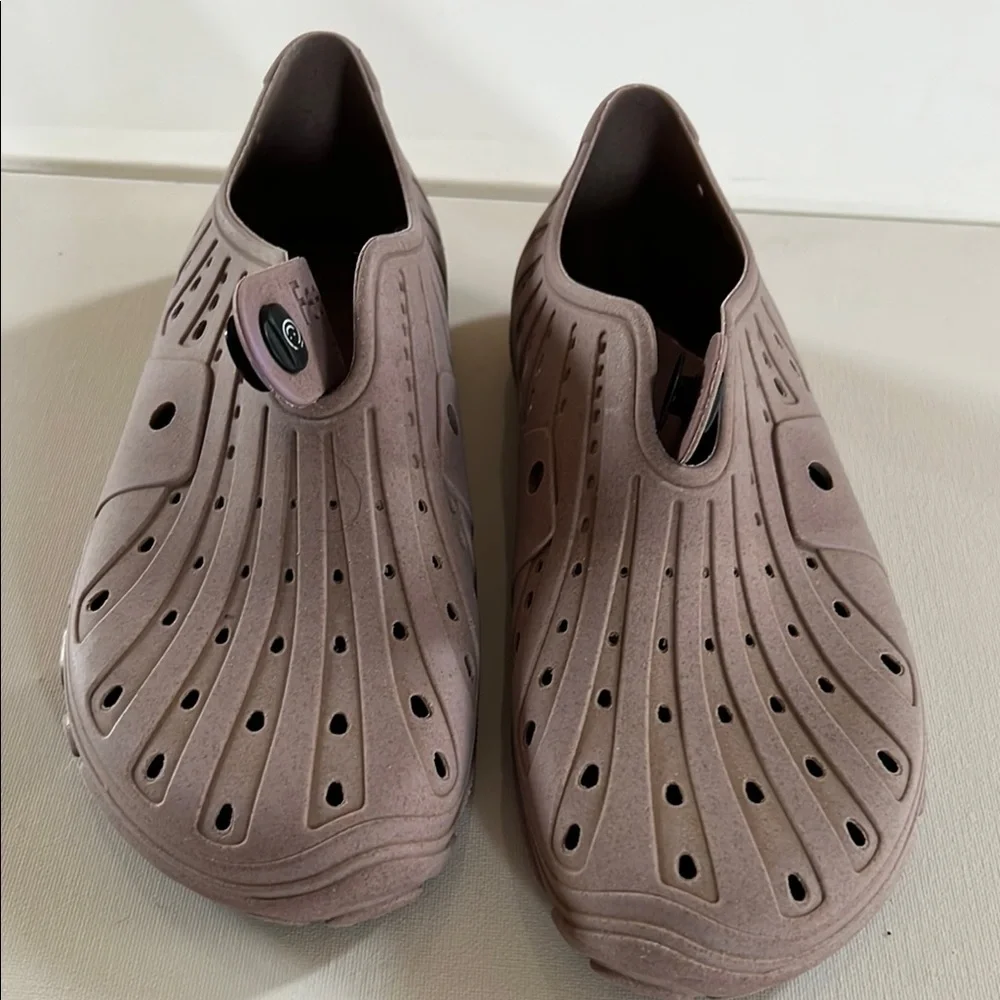 Feel Great Barefooters Perforated Shoes in Brown Unisex size 38‎ (US= 8)